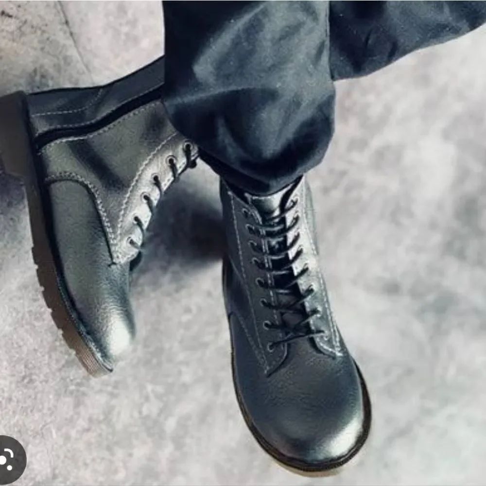 FOREVER 21 LACE UP SIDE ZIPPER CLOSURE ANKLE BOOT